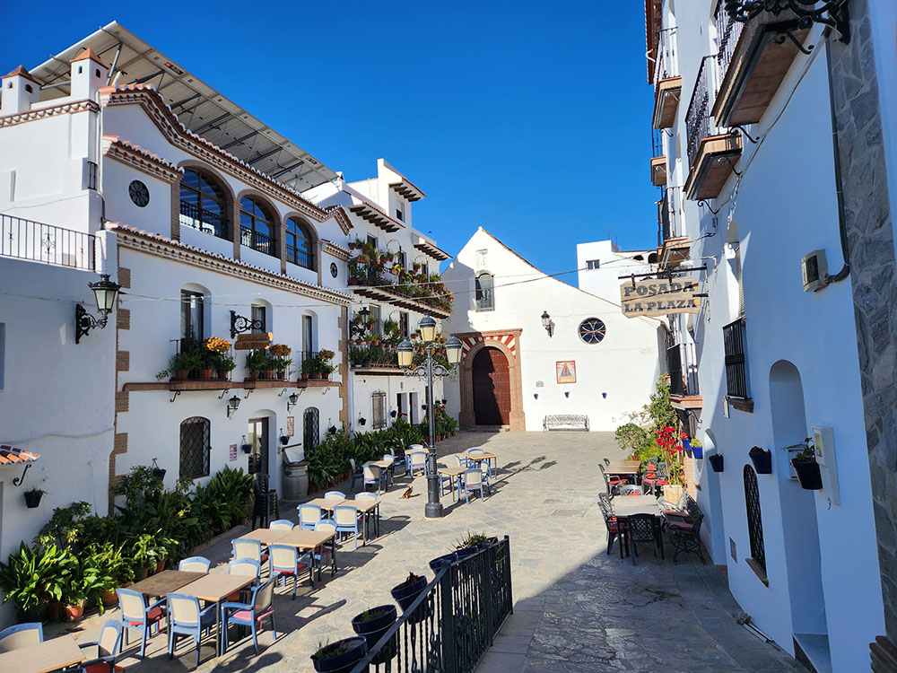 Terraza-hotel-Canillas-Albaida-Malaga.jpg
